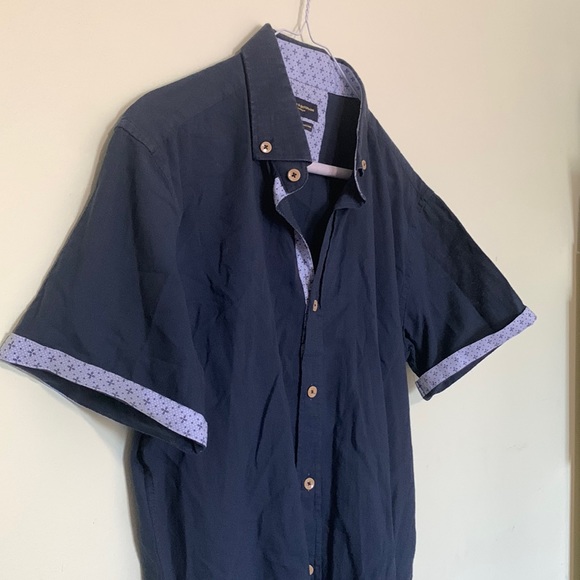 In Season Casual Button Down Size Medium - Picture 4 of 6